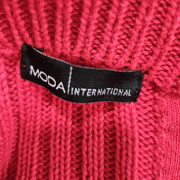 Moda International Red Knit Robe - Picture 2 of 12